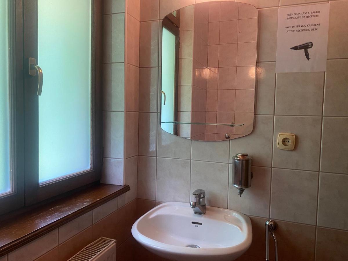 Youth Hostel Bledec Dış mekan fotoğraf